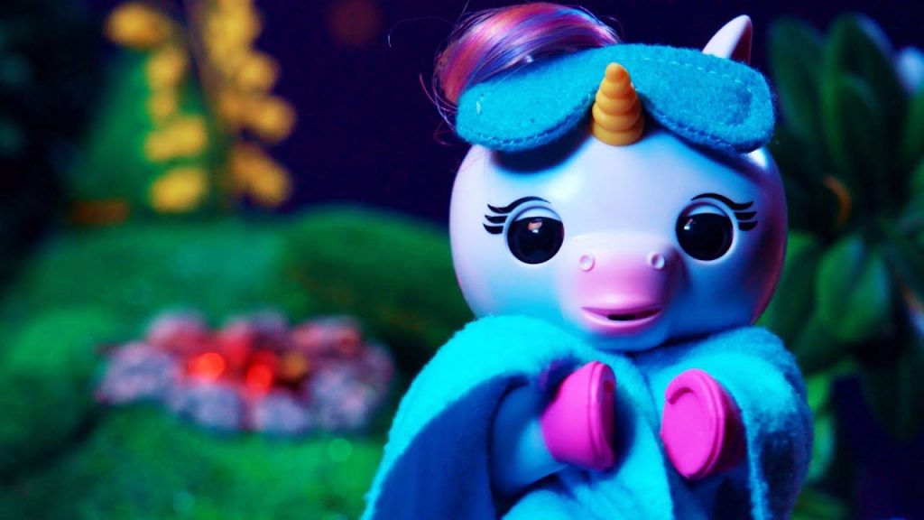 Fingerlings: Hangin' With Gigi | Gigi The Unicorn Goes Camping With Her ...